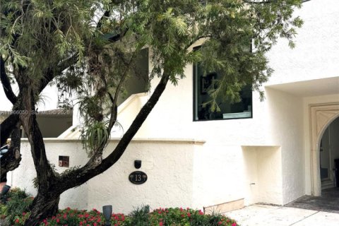 Townhouse in Miami, Florida 5 bedrooms, 324.51 sq.m. № 2042307 - photo 2