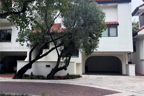 Townhouse in Miami, Florida 5 bedrooms, 324.51 sq.m. № 2042307
