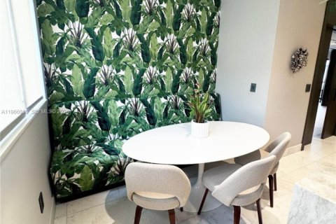 Townhouse in Miami, Florida 5 bedrooms, 324.51 sq.m. № 2042307 - photo 15