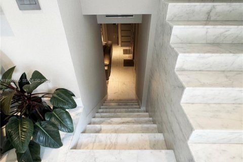 Townhouse in Miami, Florida 5 bedrooms, 324.51 sq.m. № 2042307 - photo 30