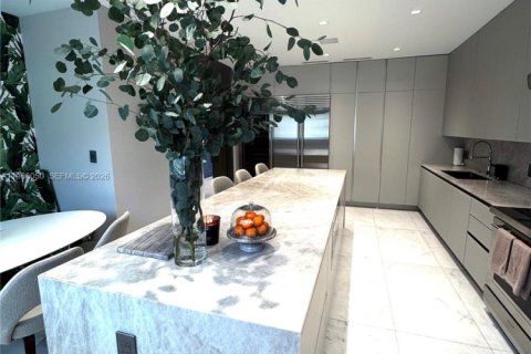 Townhouse in Miami, Florida 5 bedrooms, 324.51 sq.m. № 2042307 - photo 13