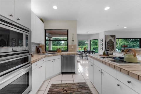 Casa en venta en Miami, Florida, 4 dormitorios, 290.69 m2 № 1949302 - foto 20