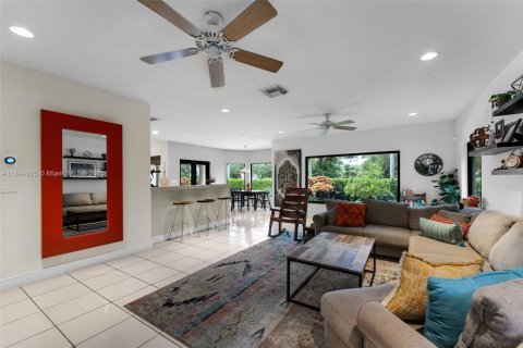 Casa en venta en Miami, Florida, 4 dormitorios, 290.69 m2 № 1949302 - foto 15