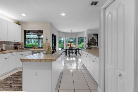 Casa en venta en Miami, Florida, 4 dormitorios, 290.69 m2 № 1949302 - foto 11