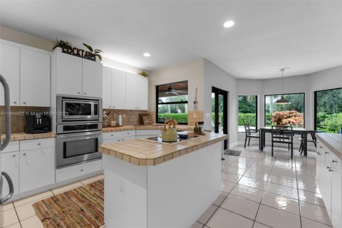 Casa en venta en Miami, Florida, 4 dormitorios, 290.69 m2 № 1949302 - foto 12