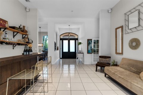 Casa en venta en Miami, Florida, 4 dormitorios, 290.69 m2 № 1949302 - foto 7