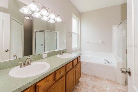 Villa ou maison à louer à Tampa, Floride: 3 chambres, 123.56 m2 № 2416572 - photo 10