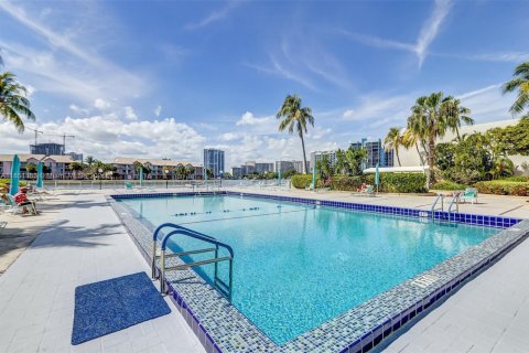 Appartement à louer à Hollywood, Floride: 1 chambre, 83.61 m2 № 1859131 - photo 24