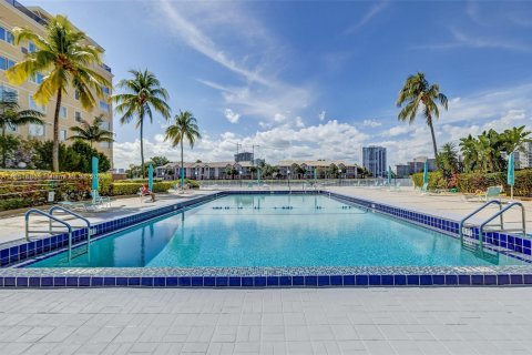 Appartement à louer à Hollywood, Floride: 1 chambre, 83.61 m2 № 1859131 - photo 25