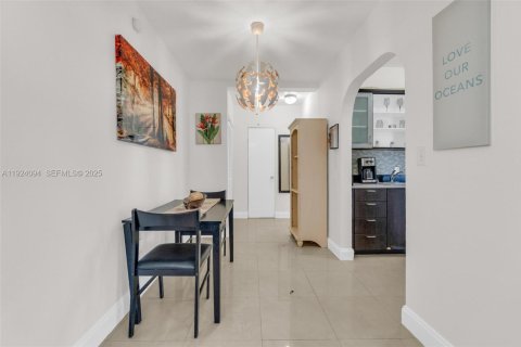 Condo in Miami Beach, Florida  № 1982479 - photo 18