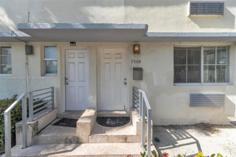 Condo in Miami Beach, Florida  № 1982479 - photo 5