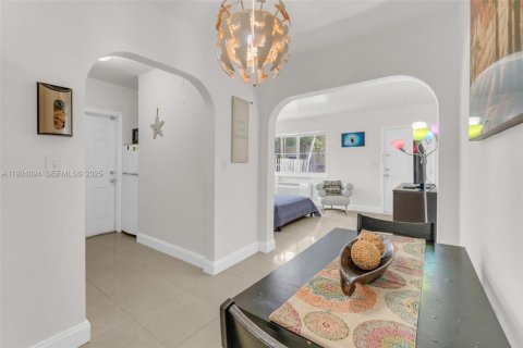 Condo in Miami Beach, Florida  № 1982479 - photo 16