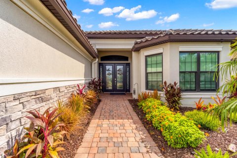 House in Port St. Lucie, Florida 3 bedrooms, 290.41 sq.m. № 2407987 - photo 3