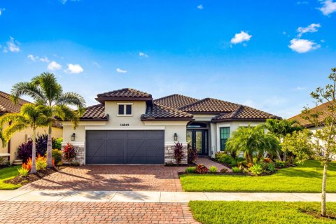 House in Port St. Lucie, Florida 3 bedrooms, 290.41 sq.m. № 2407987 - photo 2