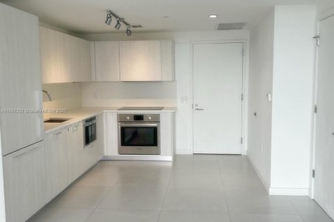 Copropriété à louer à Miami, Floride: 2 chambres, 87.7 m2 № 1925037 - photo 2