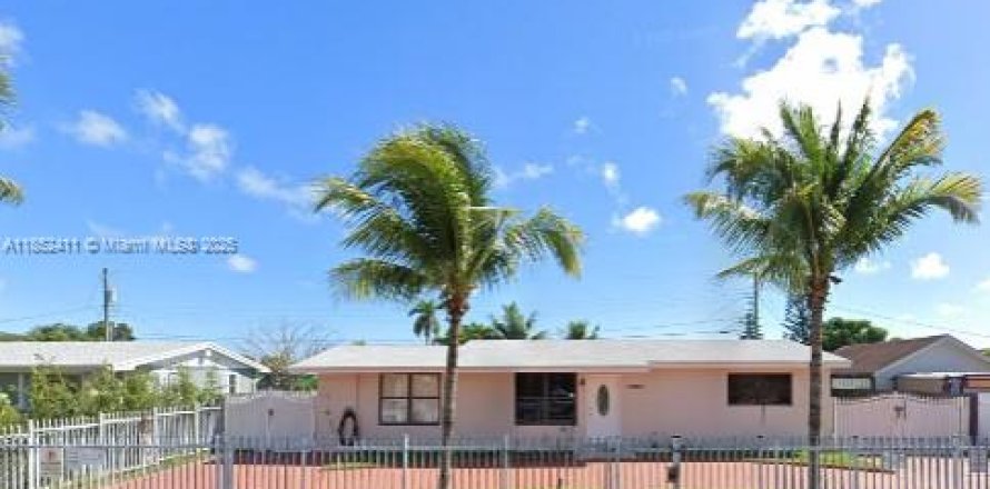 House in Homestead, Florida 3 bedrooms, 108.88 sq.m. № 1858603