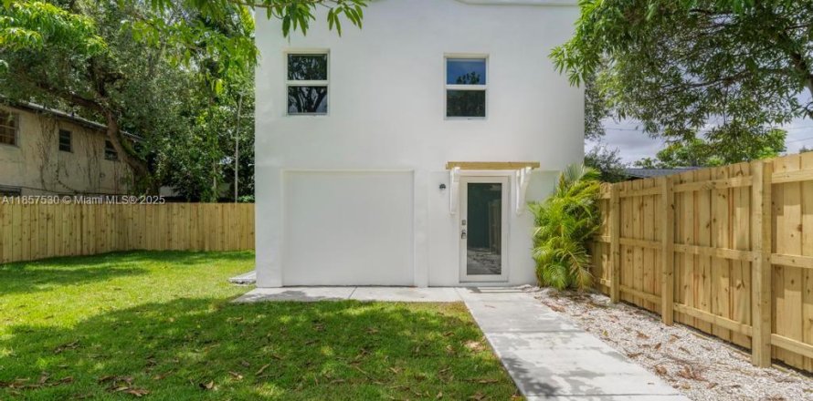 Villa ou maison à Miami, Floride 2 chambres, 88.26 m2 № 1882173