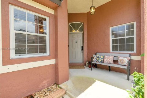 House in Pembroke Pines, Florida 4 bedrooms, 194.91 sq.m. № 1818038 - photo 30