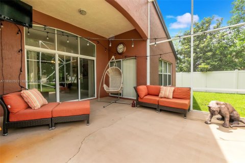 House in Pembroke Pines, Florida 4 bedrooms, 194.91 sq.m. № 1818038 - photo 11