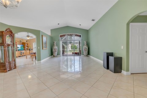 House in Pembroke Pines, Florida 4 bedrooms, 194.91 sq.m. № 1818038 - photo 4