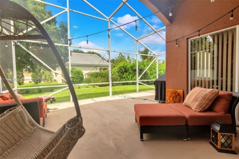 House in Pembroke Pines, Florida 4 bedrooms, 194.91 sq.m. № 1818038 - photo 25