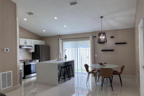 House in Wesley Chapel, Florida 3 bedrooms, 107.67 sq.m. № 1915087 - photo 2