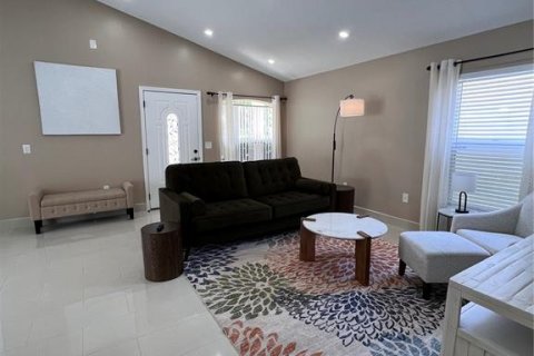 House in Wesley Chapel, Florida 3 bedrooms, 107.67 sq.m. № 1915087 - photo 7