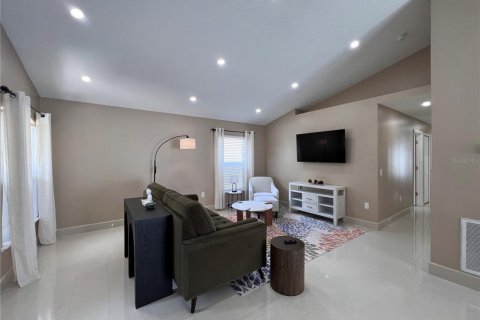 House in Wesley Chapel, Florida 3 bedrooms, 107.67 sq.m. № 1915087 - photo 3