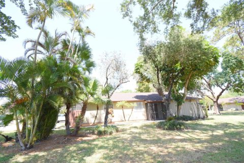 Villa ou maison à louer à Boca Raton, Floride: 4 chambres, 139.54 m2 № 1180144 - photo 1