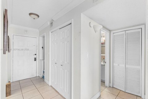Condo in Hialeah, Florida, 1 bedroom  № 2076267 - photo 6