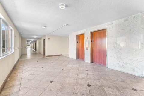 Condo in Hialeah, Florida, 1 bedroom  № 2076267 - photo 30