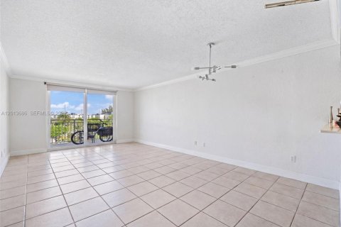 Condo in Hialeah, Florida, 1 bedroom  № 2076267 - photo 4