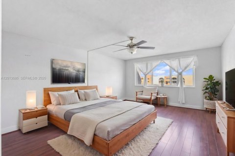 Condo in Hialeah, Florida, 1 bedroom  № 2076267 - photo 11