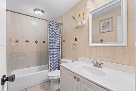 Condo in Hialeah, Florida, 1 bedroom  № 2076267 - photo 8