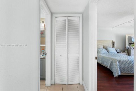 Condo in Hialeah, Florida, 1 bedroom  № 2076267 - photo 7