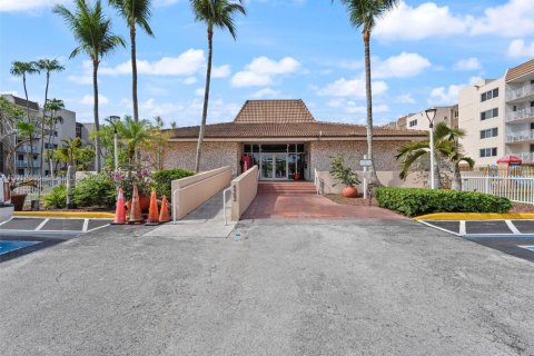 Condo in Hialeah, Florida, 1 bedroom  № 2076267 - photo 27