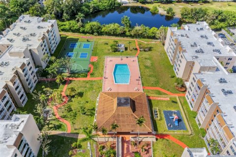 Condo in Hialeah, Florida, 1 bedroom  № 2076267 - photo 23