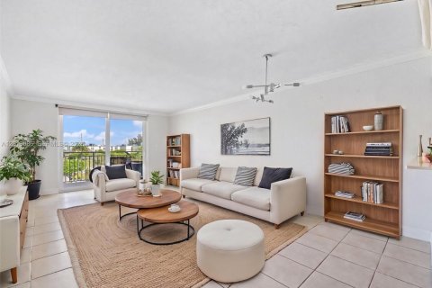 Condo in Hialeah, Florida, 1 bedroom  № 2076267 - photo 5