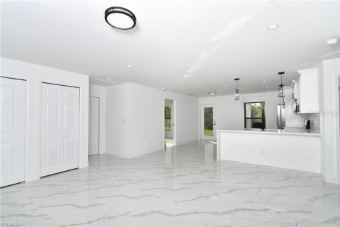 Casa en venta en Lehigh Acres, Florida, 3 dormitorios, 116.87 m2 № 2206012 - foto 4