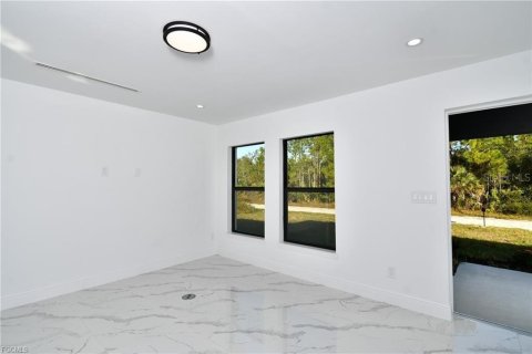 Casa en venta en Lehigh Acres, Florida, 3 dormitorios, 116.87 m2 № 2206012 - foto 3