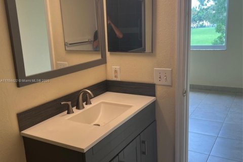 Condo in Pompano Beach, Florida, 2 bedrooms  № 1860706 - photo 14