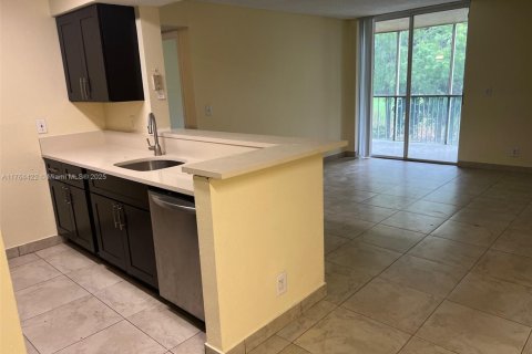 Condo in Pompano Beach, Florida, 2 bedrooms  № 1860706 - photo 8