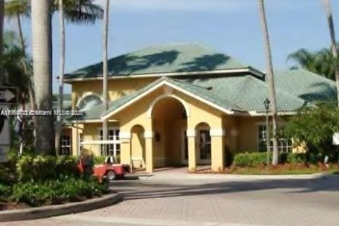 Condo in Pompano Beach, Florida, 2 bedrooms  № 1860706 - photo 2