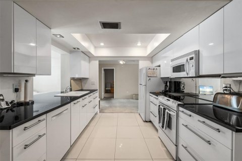 House in Sarasota, Florida 3 bedrooms, 189.33 sq.m. № 1765640 - photo 27