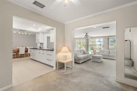 House in Sarasota, Florida 3 bedrooms, 189.33 sq.m. № 1765640 - photo 11
