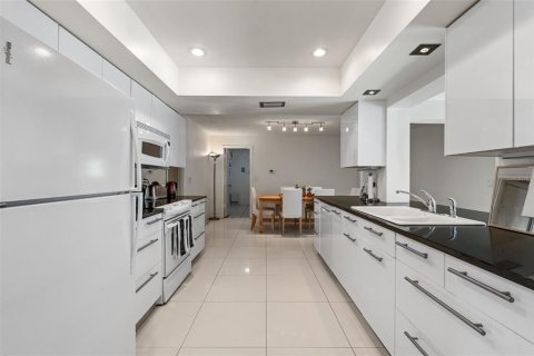 House in Sarasota, Florida 3 bedrooms, 189.33 sq.m. № 1765640 - photo 28