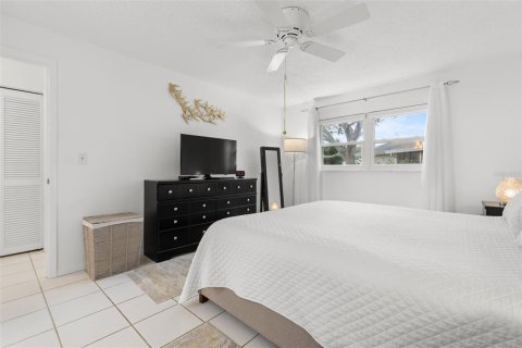 Villa ou maison à louer à Saint Petersburg, Floride: 2 chambres, 102.19 m2 № 2097545 - photo 16