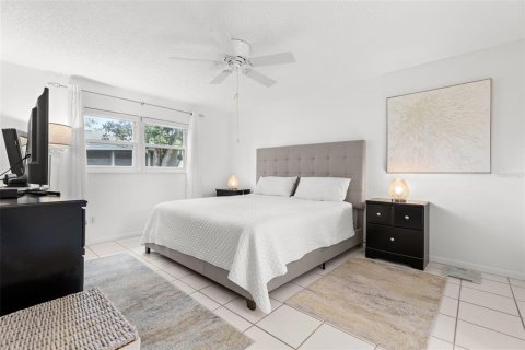 Villa ou maison à louer à Saint Petersburg, Floride: 2 chambres, 102.19 m2 № 2097545 - photo 14