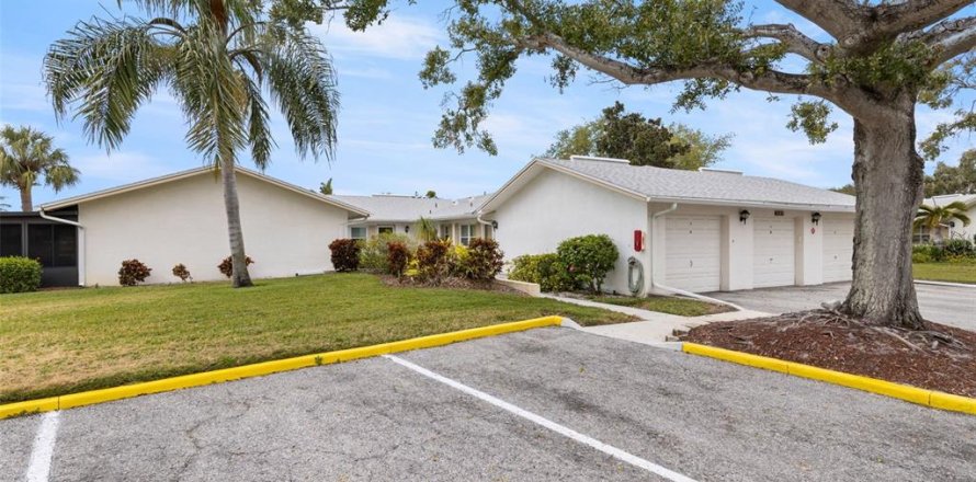 Villa ou maison à Saint Petersburg, Floride 2 chambres, 102.19 m2 № 2097545