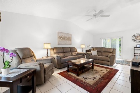 Villa ou maison à louer à Saint Petersburg, Floride: 2 chambres, 102.19 m2 № 2097545 - photo 4